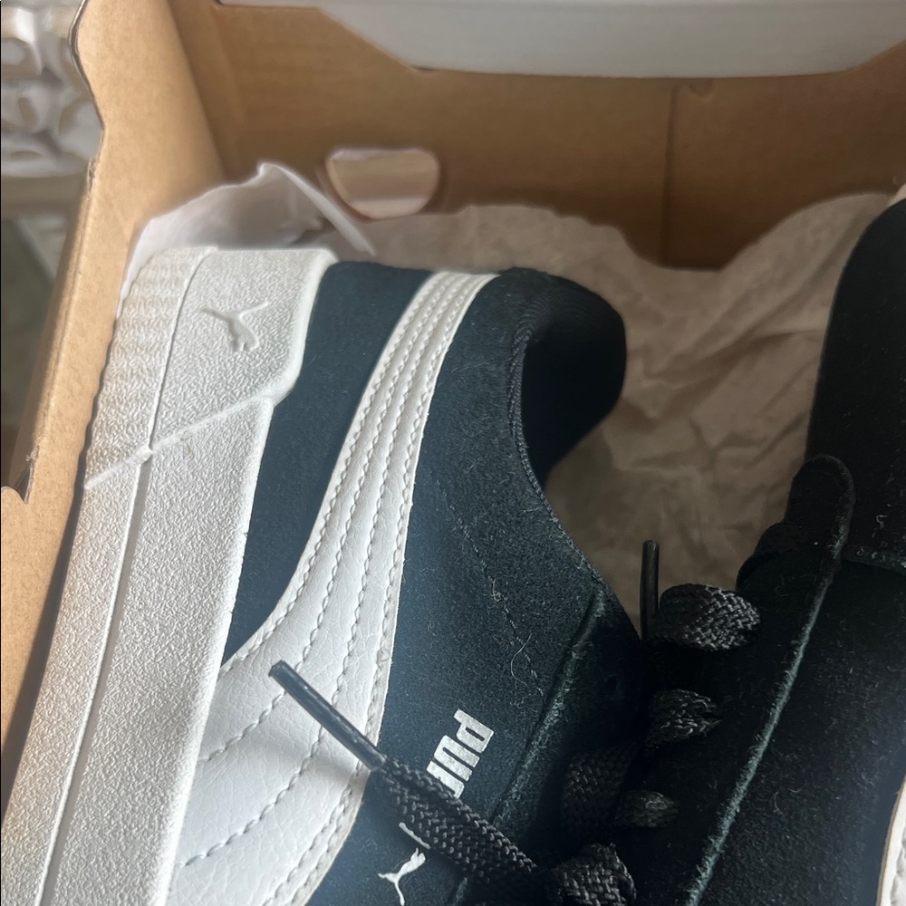 Puma carina women’s  Black and White Sneakers size 7 1/2 - Picture 9 of 14
